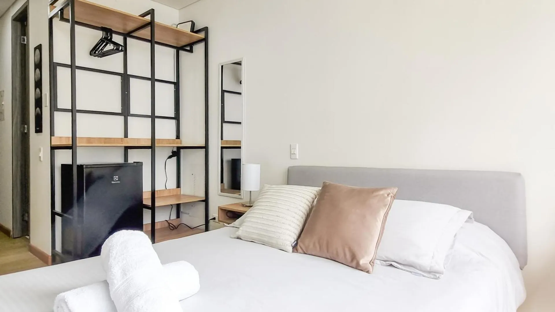 Apartaestudio En Bogota - Wifi 600Mb - La Castellana